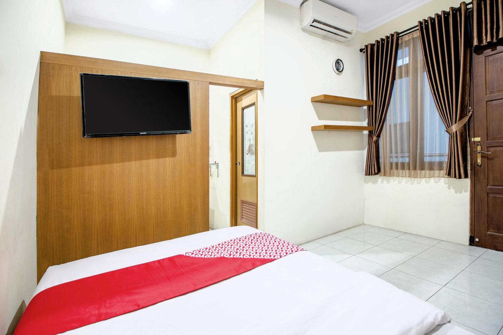 Super Oyo 250 De'Gadri Ndalem Hotel Jarakan Exterior photo