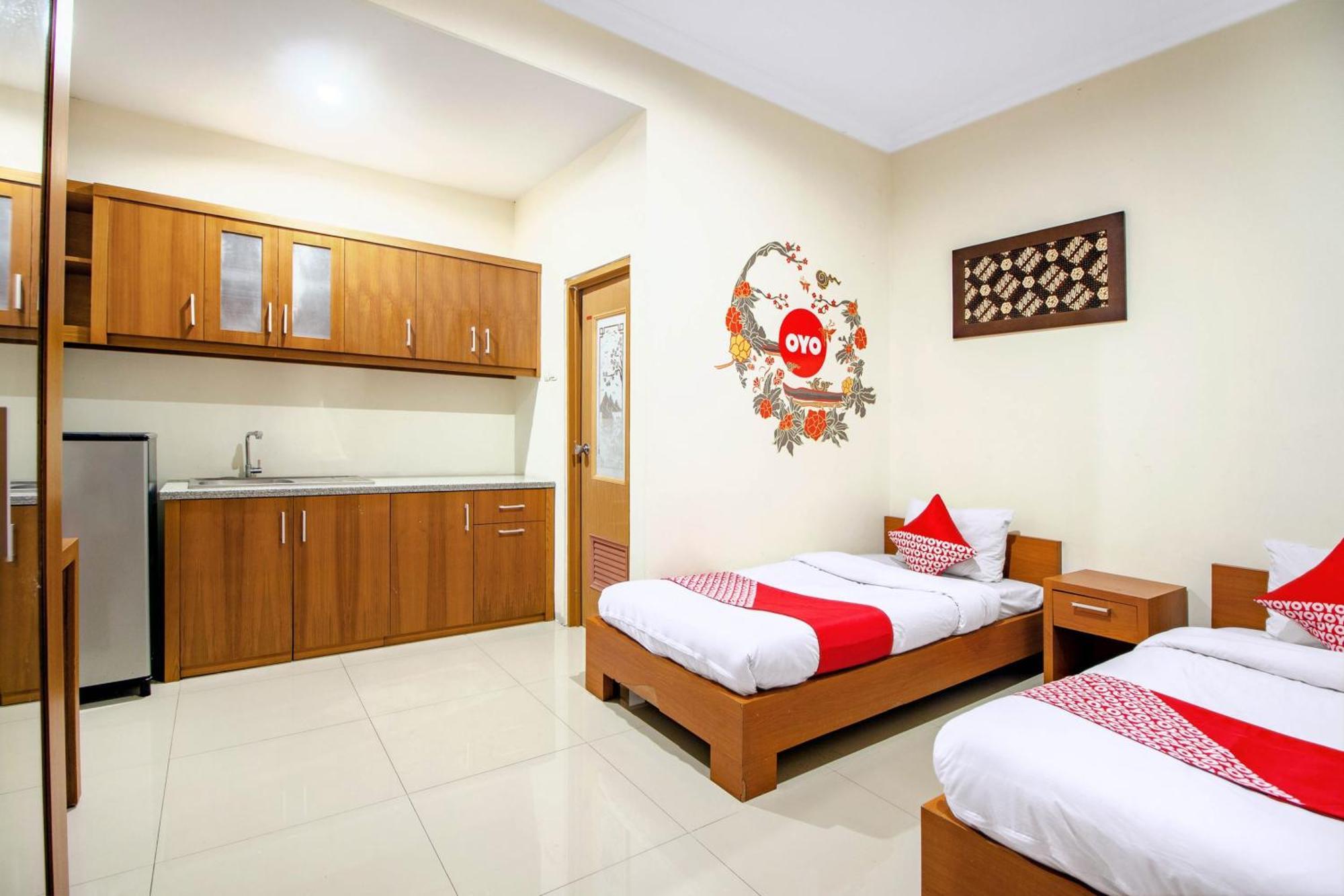 Super Oyo 250 De'Gadri Ndalem Hotel Jarakan Exterior photo
